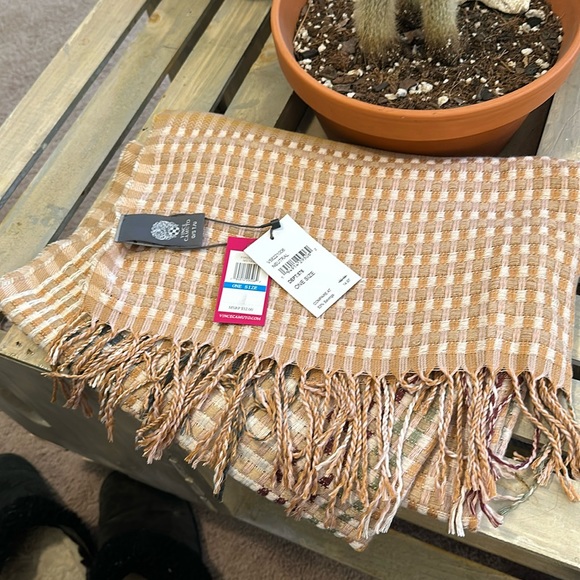 Vince Camuto Scarf NWT - Picture 2 of 3